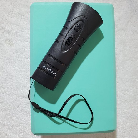 NWOT: BarxBuddy Anti Barking Ultrasonic Sound with LED Lights and Strap Device - Picture 6 of 7